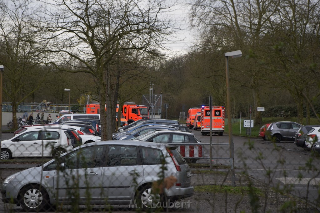 Einsatz BF Koeln Schule Burgwiesenstr Koeln Holweide P073.JPG - Miklos Laubert